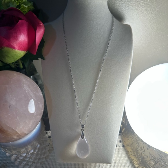 Set of Rose Quartz Teardrop Pendant Necklace and Rose Quartz Ring - Picture 2 of 16